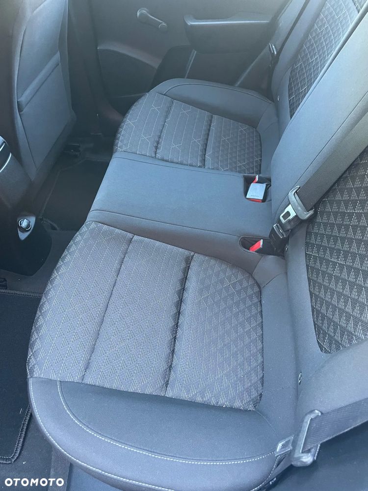 Kia Rio 1.2 L - 12
