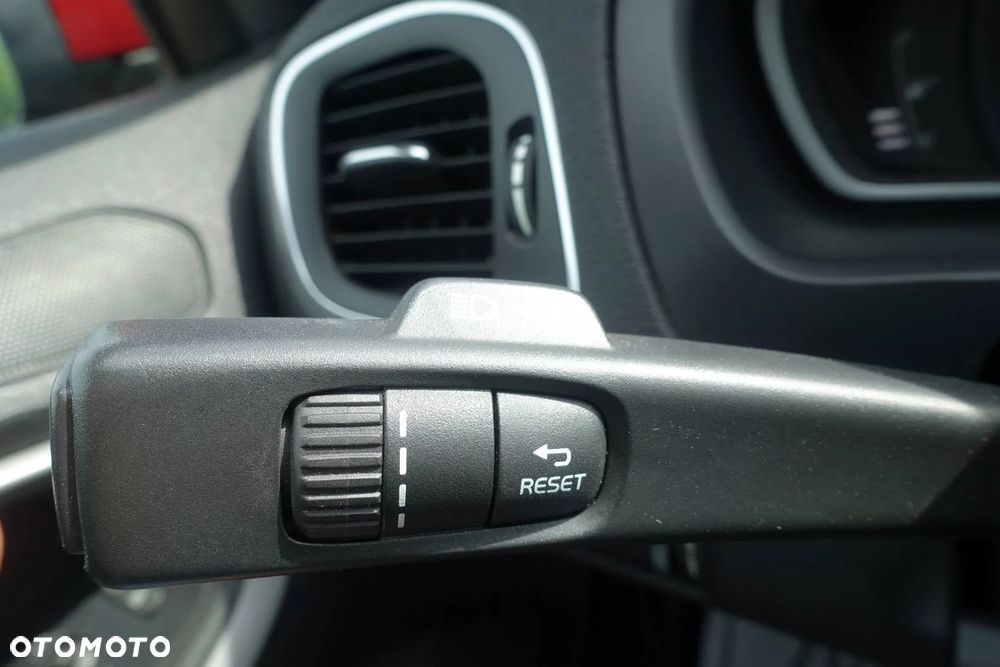 Volvo V40 D2 Momentum - 33