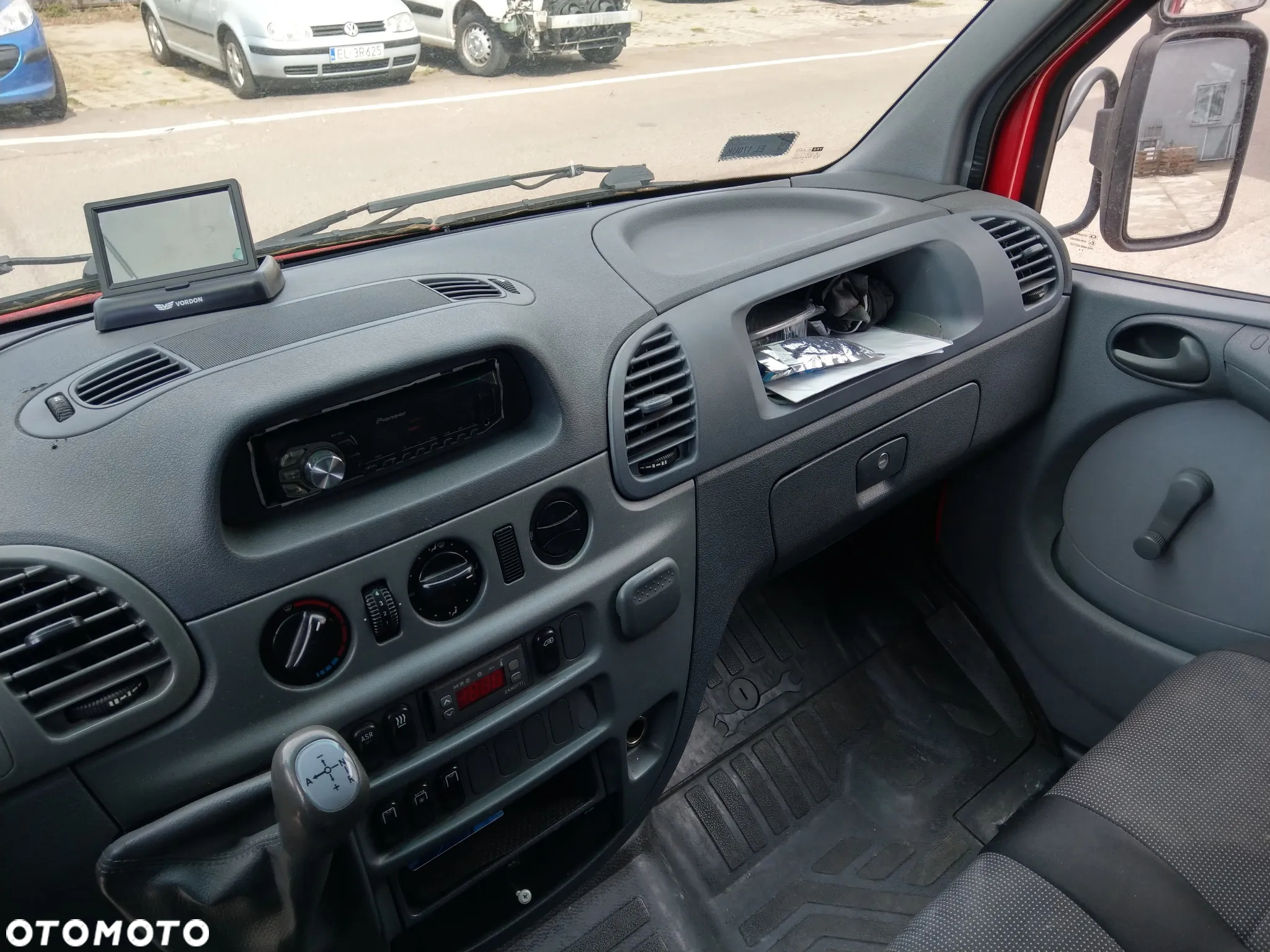 Mercedes-Benz Sprinter - 12