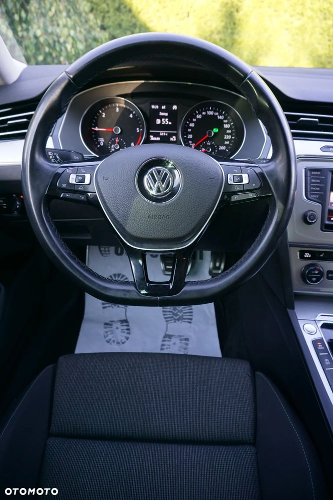 Volkswagen Passat - 14