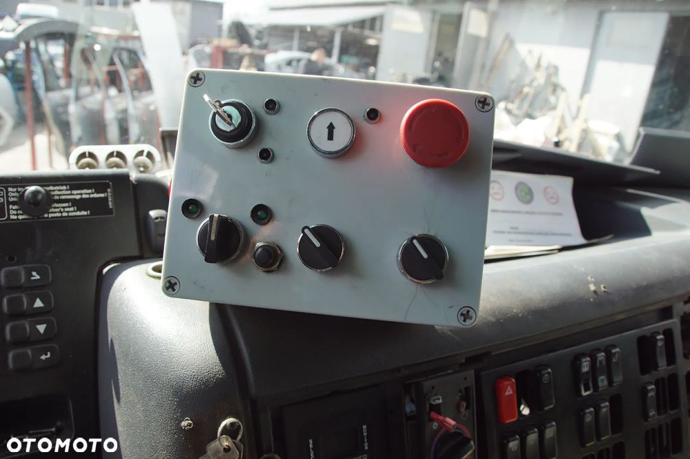 Auto na części - Mercedes Econic 2629 6.4 280 KM OM906LA OM 906 LA 723678 9678 2007R Silnik Skrzynia Drzwi Szyba Lampa Koło Kabina Deska Kokpit Sterownik Moduł Czujnik Kierownica Licznik Fotel Panel - 14