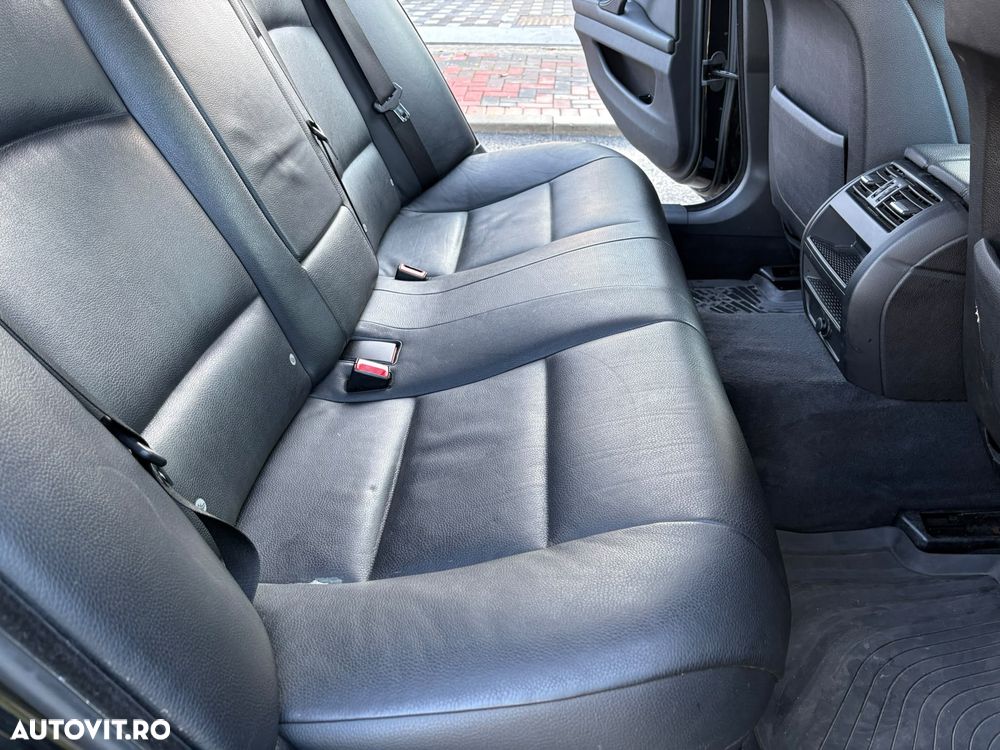 BMW Seria 5 525d xDrive AT - 10