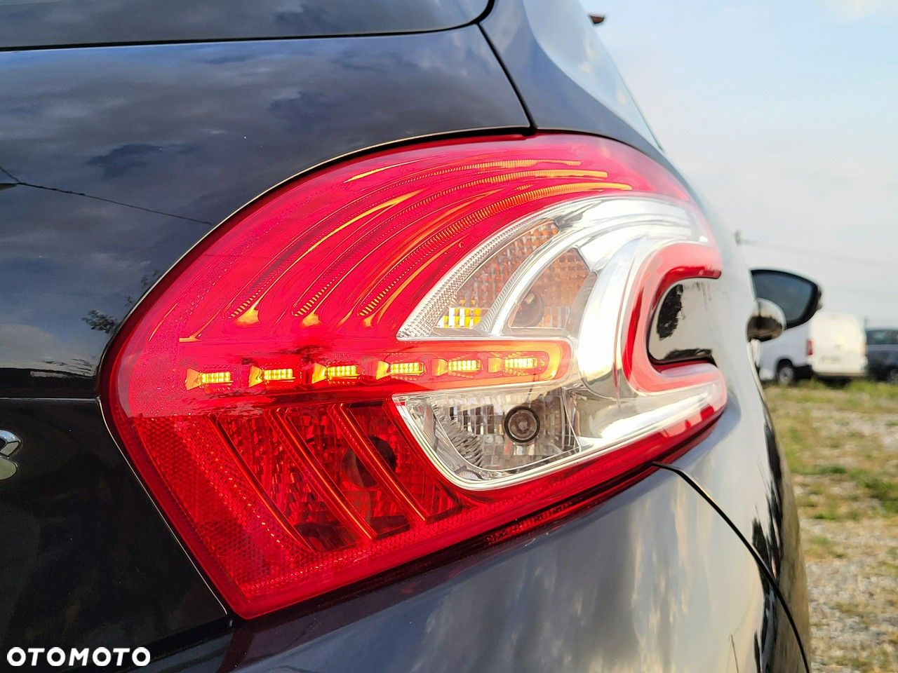 Peugeot 208 - 15