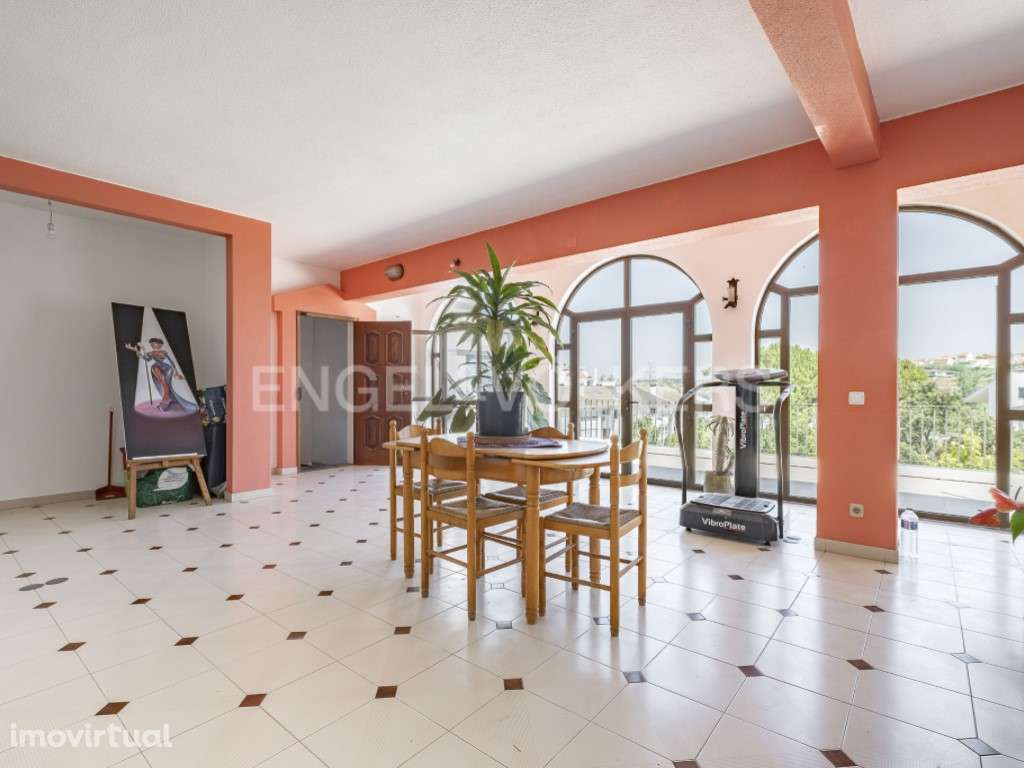 Moradia T7 com grande potencial de investimento - Grande imagem: 2/30