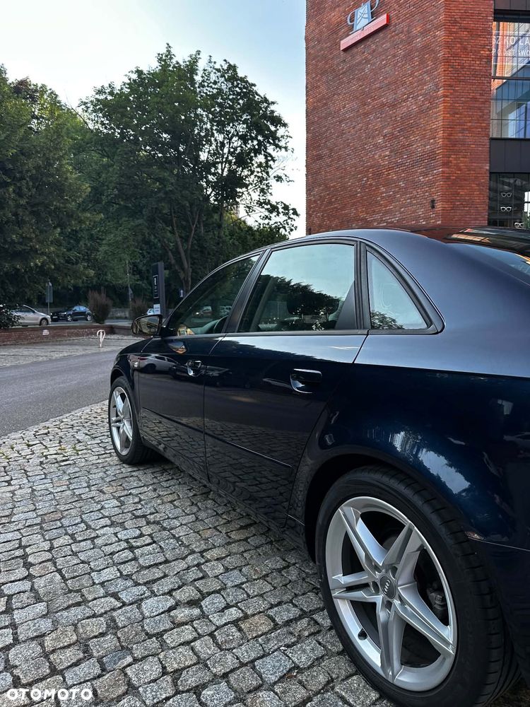 Audi A4 Limousine - 10