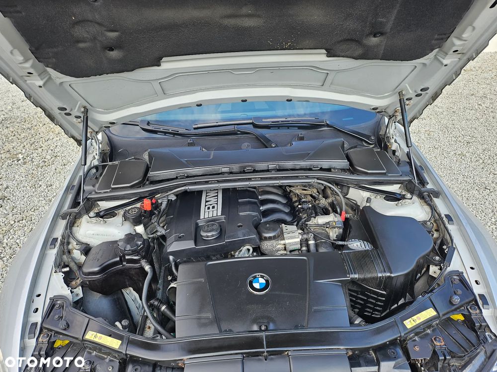 BMW Seria 3 320i Edition Exclusive - 26