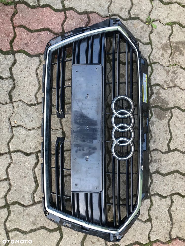 Audi 3 8V OE 8V3853651AB grill atrapa chłodnicy - 1