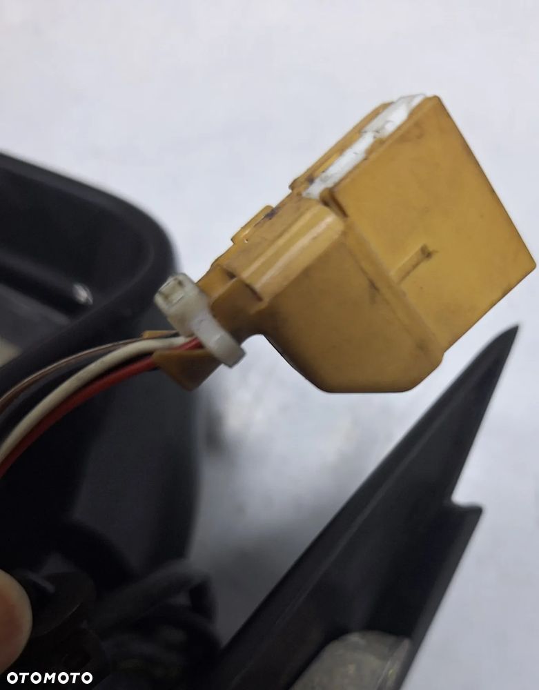 LUSTERKO ELE LEWE AUDI A4/B6 EUR 5 PIN KOLOR LZ9W - 3