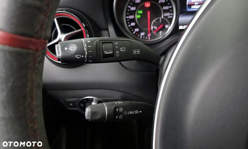 Mercedes-Benz GLA - 13