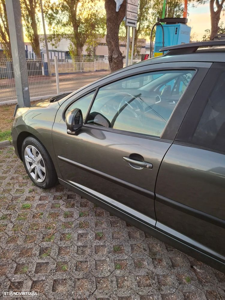 Peugeot 207 SW 1.4 Trendy - 11