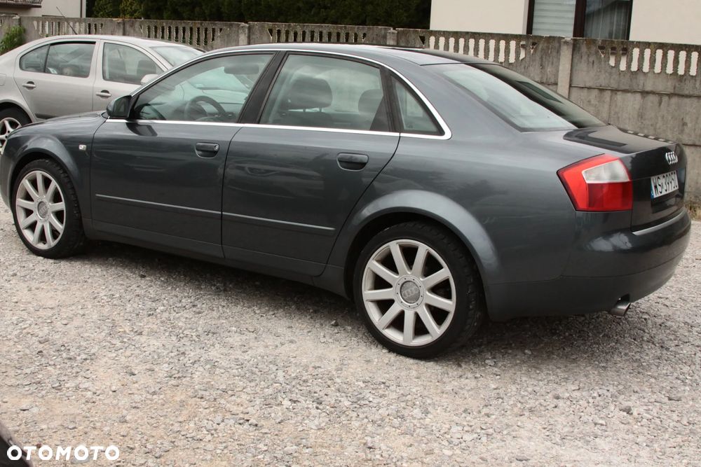 Audi A4 Limousine - 8