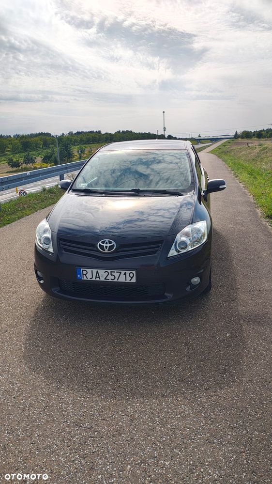 Toyota Auris 1.4 D-4D Luna - 1