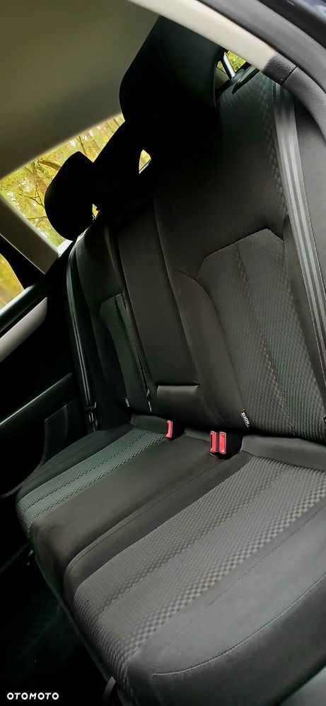 Volkswagen Passat Variant 1.6 TDI BlueMotion Technology Business Edition - 22