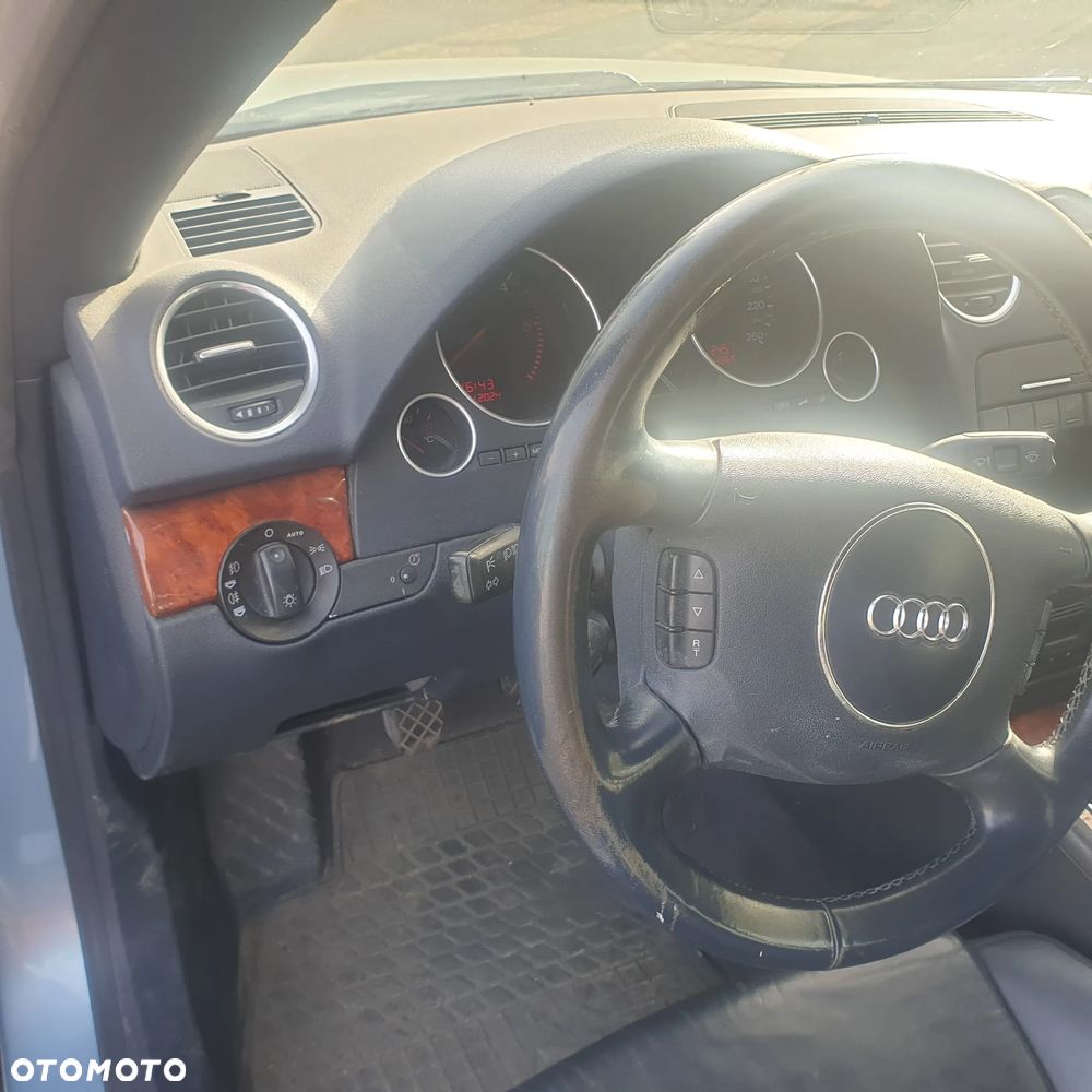 Audi A4 Cabrio 2.5 TDI - 6