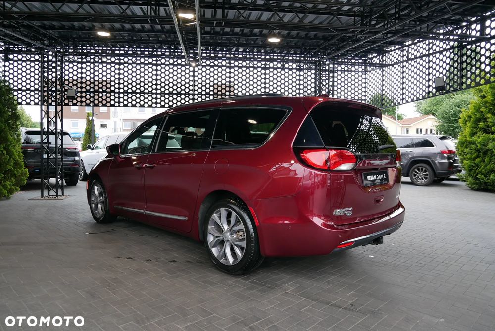 Chrysler Pacifica - 4