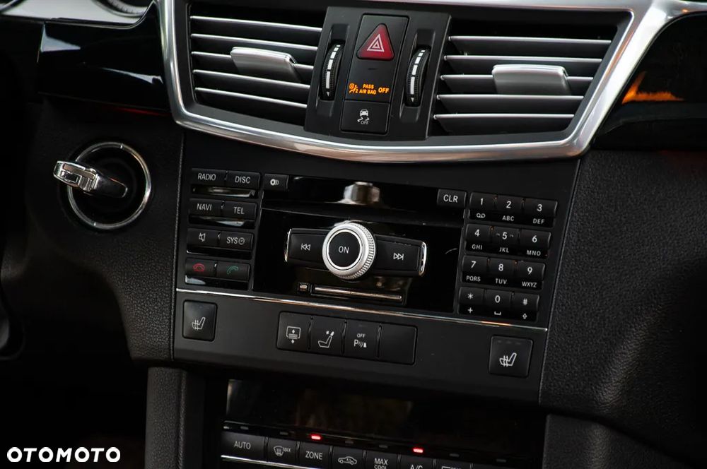 Mercedes-Benz Klasa E 350 T 4Matic 7G-TRONIC - 32