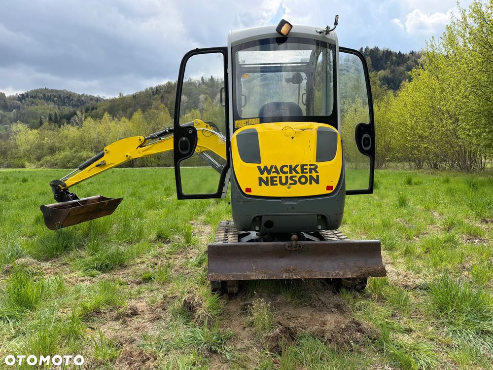Wacker Neuson ET24 Koparka Gąsienicowa 2,6 tony. z VDS. 2021rok- 2300 Mtg Poziomowanie VDS silnik Yanmar. Maszyna Pochodzi z Norweskiej szkółki roślinnej. 2x drzwi ORYGINAŁ. Jak Nowa z salonu zero luzów i wycieków. Aktualna DEKRA. 2x oryginalna Łyżka. Szybka wolna jazda. Dodatkowe Linie Hydrauliczne na młot i wiertnice. Zaczep kulka na lemieszu. OKAZJA - 38