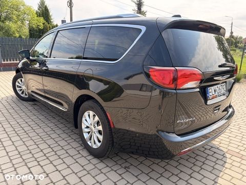 Chrysler Pacifica - 5