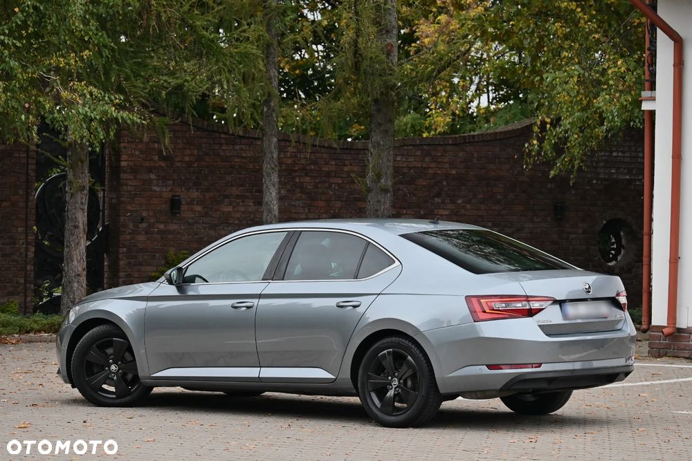 Skoda Superb 2.0 TDI DSG Premium Edition - 36
