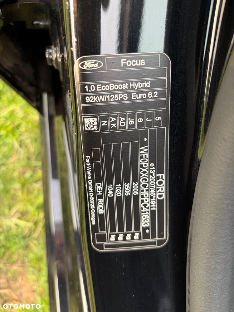 Ford Focus 1.0 EcoBoost Hybrid ST-LINE - 24