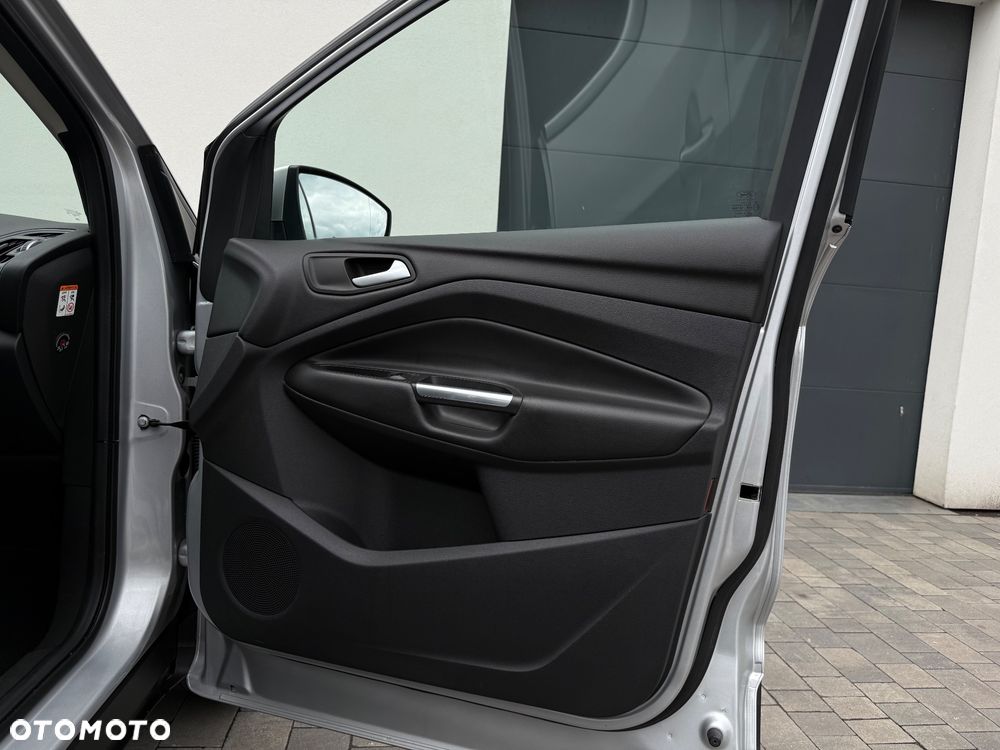Ford Kuga 1.5 EcoBoost 2x4 Cool & Connect - 29