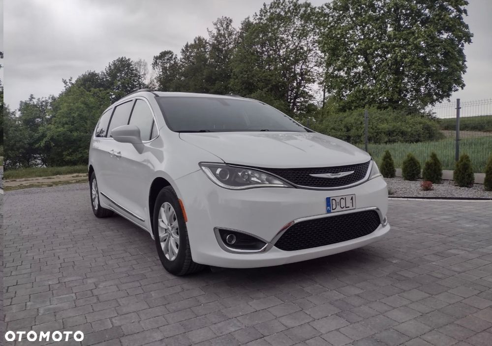 Chrysler Pacifica - 1