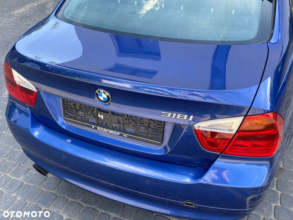BMW E90 LIFT LAMPA BŁOTNIKA PRAWA TYŁ TYLNA SEDAN EURO - 4