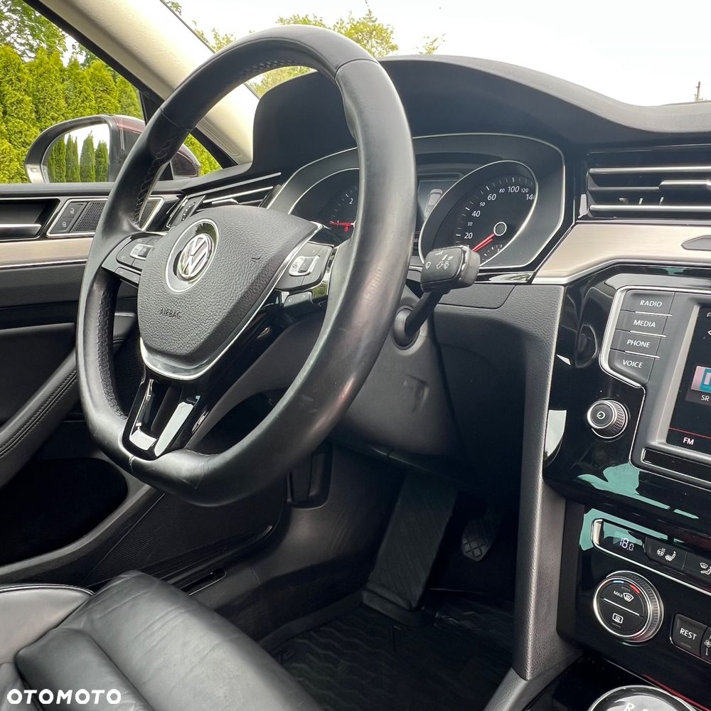 Volkswagen Passat 2.0 TDI BMT Highline - 29