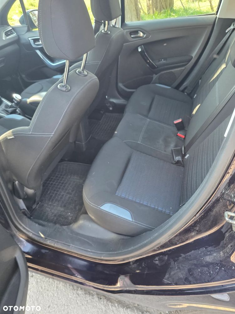 Peugeot 208 - 12