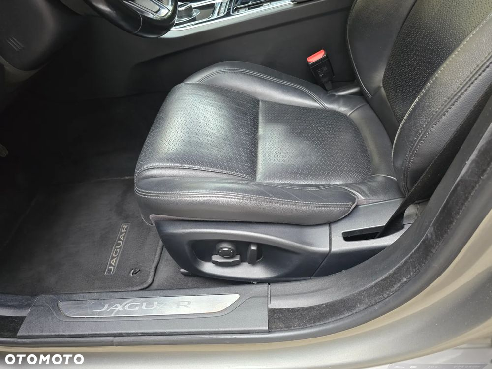 Jaguar XF 2.0 i4D Portfolio - 8
