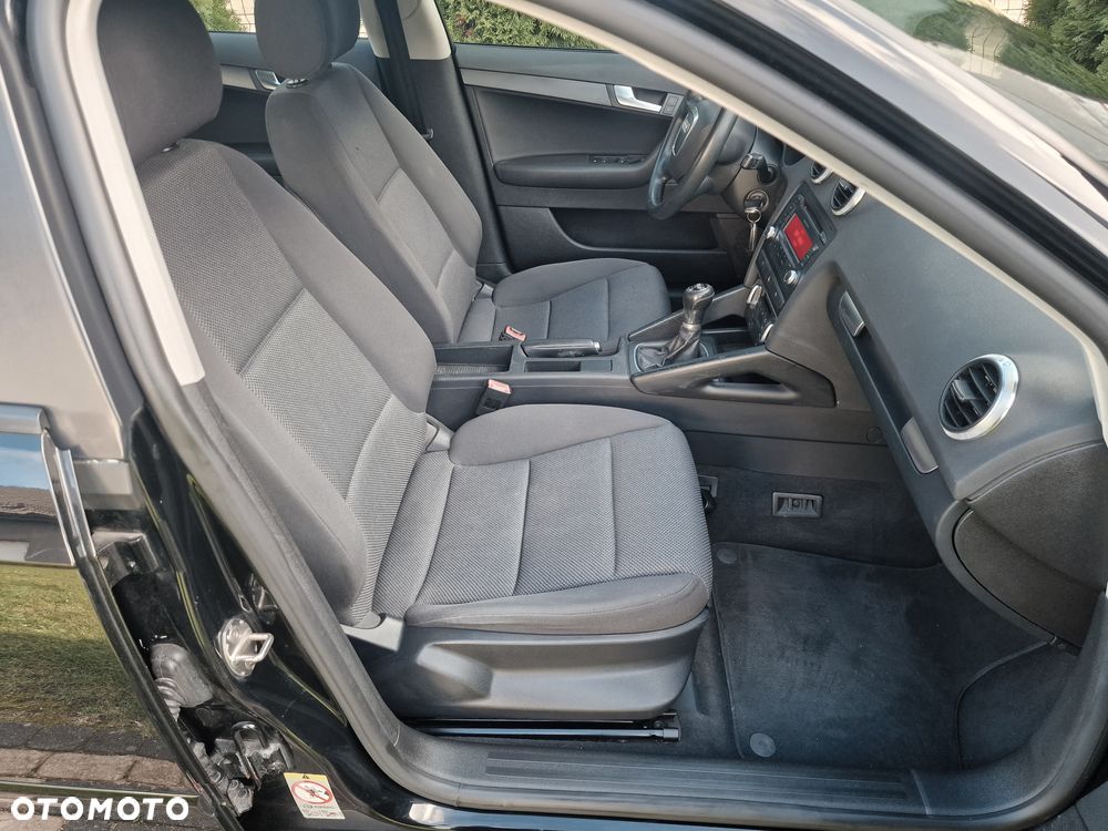 Audi A3 Sportback 1.6 Ambiente - 29