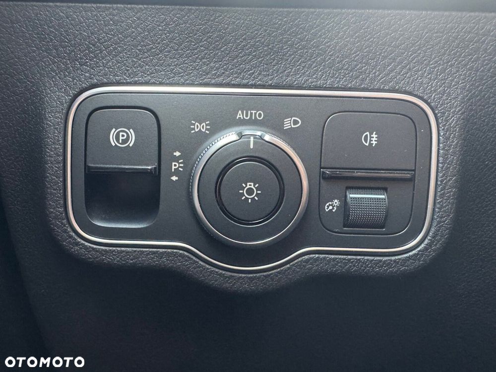 Mercedes-Benz GLB - 25