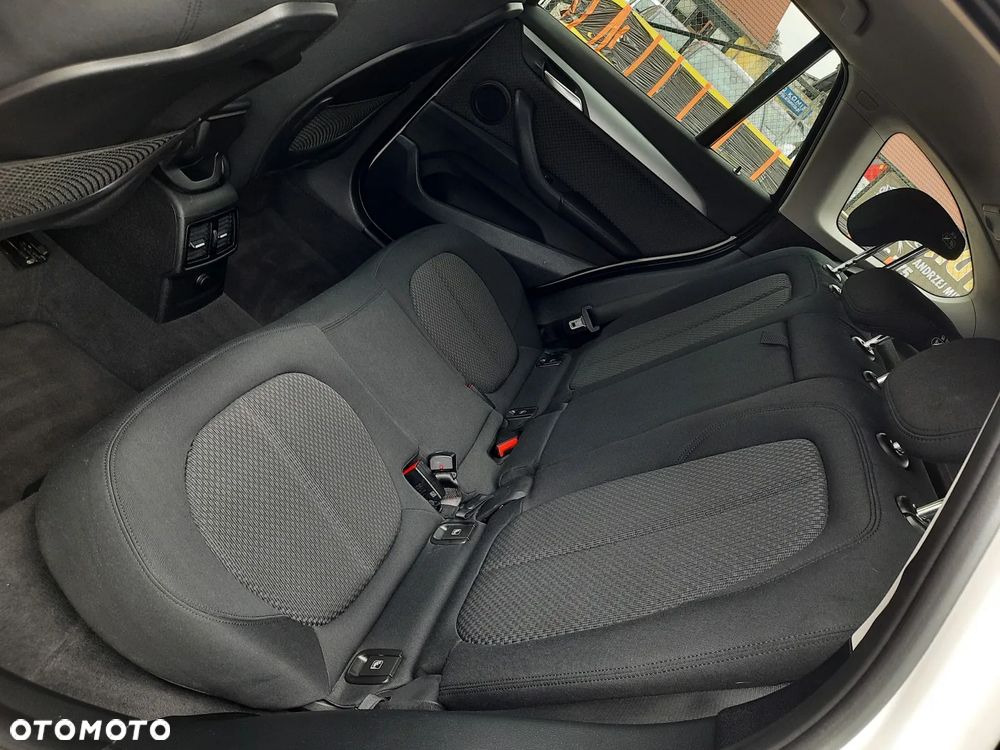 BMW X1 xDrive20i - 18