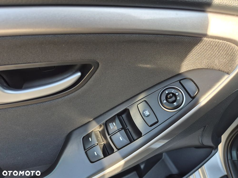 Hyundai i30 blue Kombi 1.6 CRDi Trend - 23