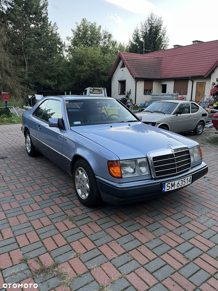 Mercedes-Benz W124 1992 photo 2
