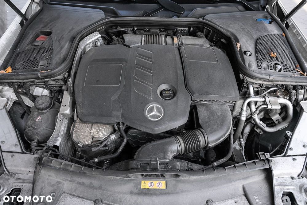 Mercedes-Benz Klasa E 220 d 4-Matic 9G-TRONIC - 27