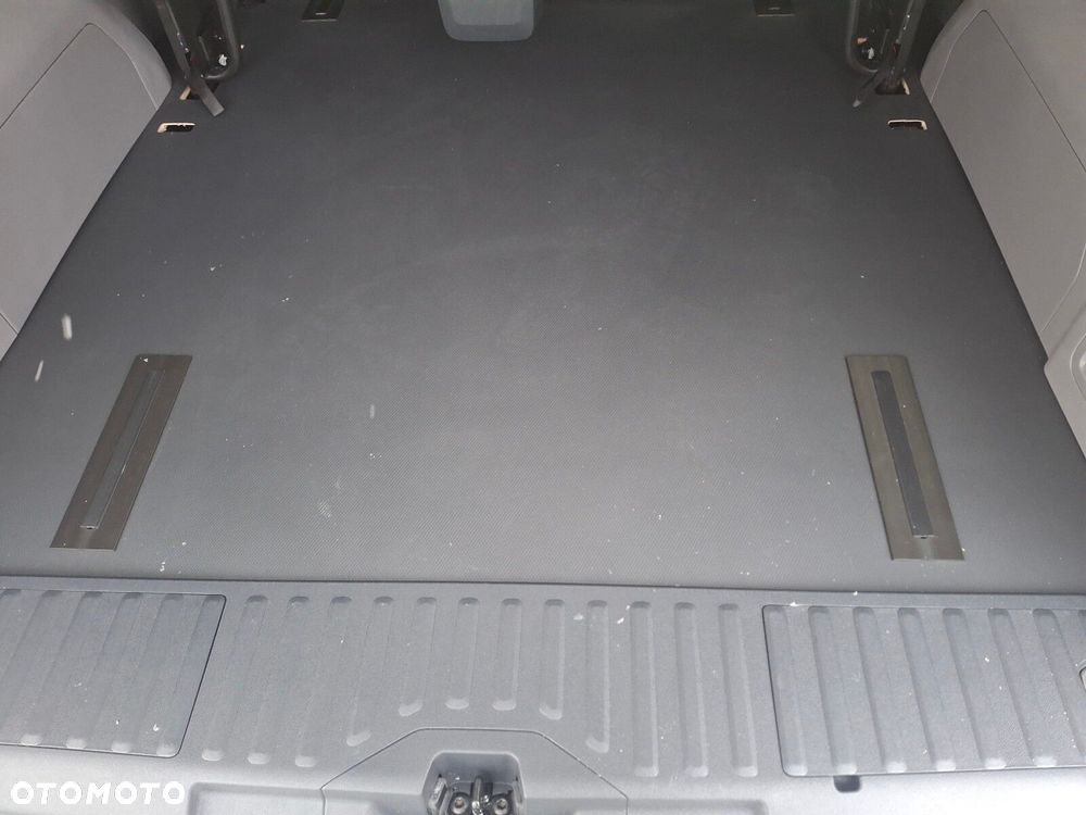 Volkswagen Caravelle - 27