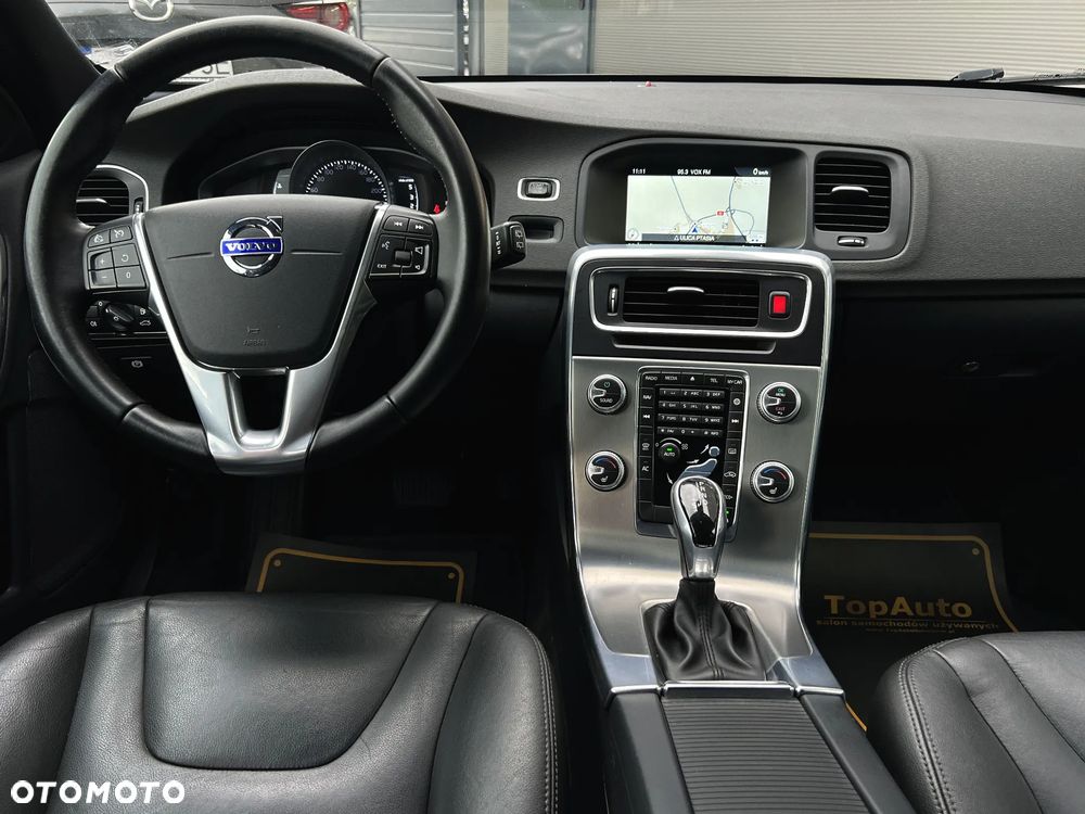 Volvo V60 D4 Drive-E Momentum - 25