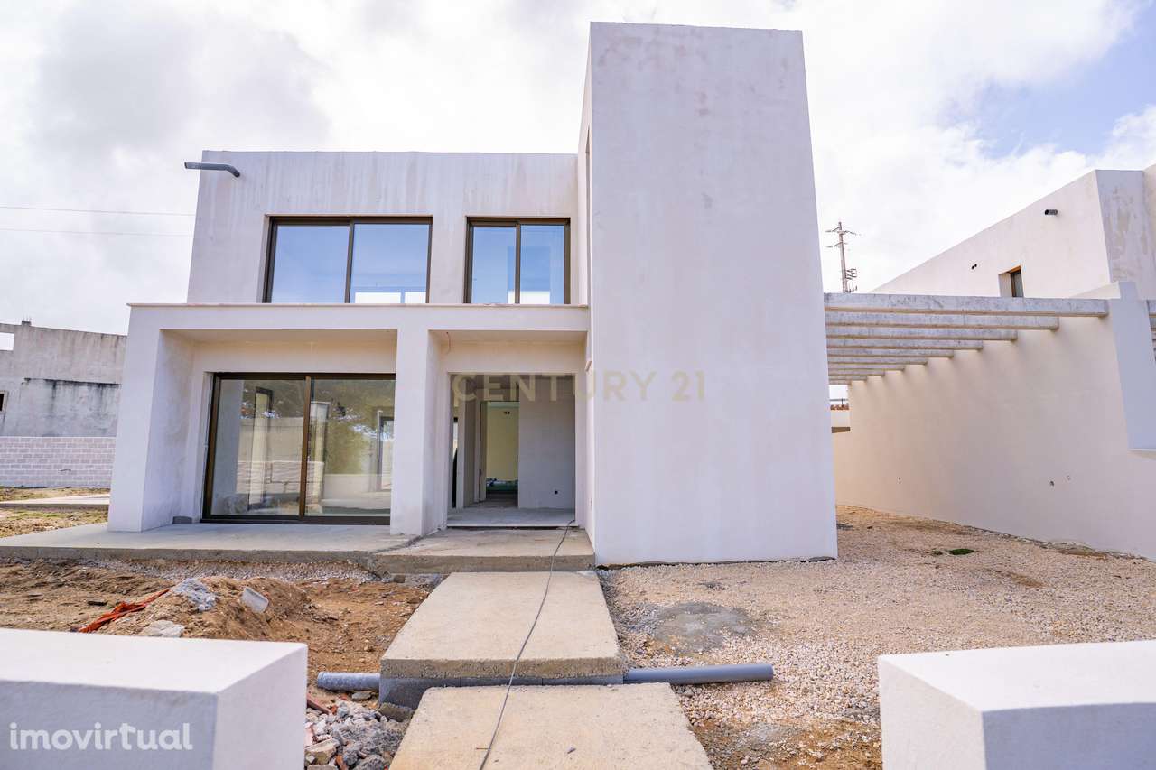 Moradia T3 com Piscina e Jardim em Salir do Porto - Grande imagem: 4/51