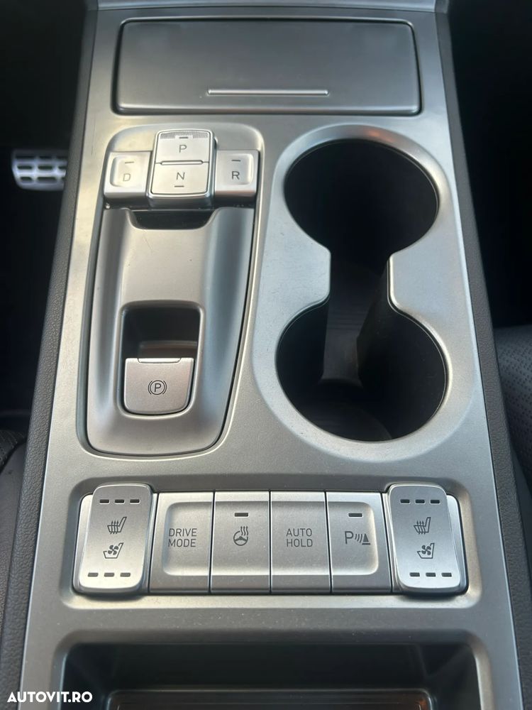 Hyundai KONA Premium - 13