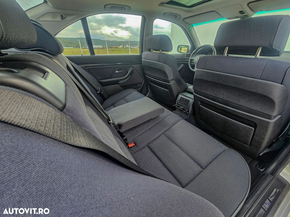 BMW Seria 5 520iA - 12
