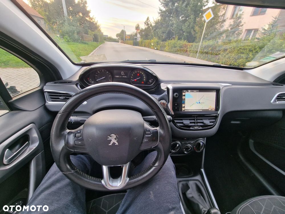 Peugeot 2008 1.6 BlueHDi Style - 25