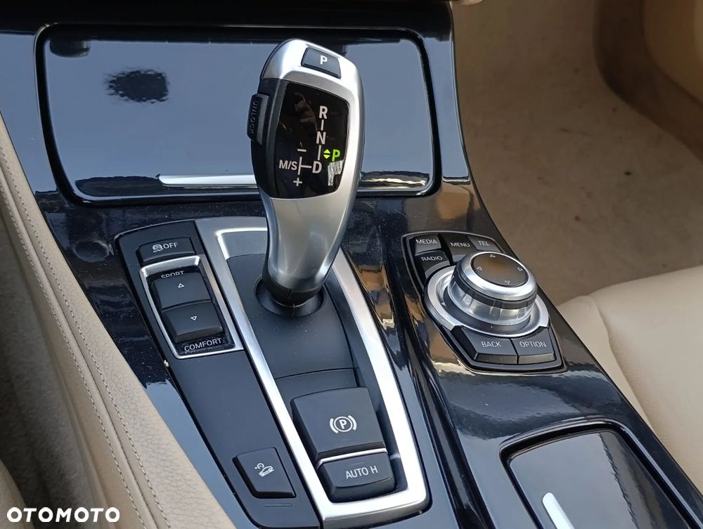 BMW Seria 5 528i xDrive Modern Line - 24