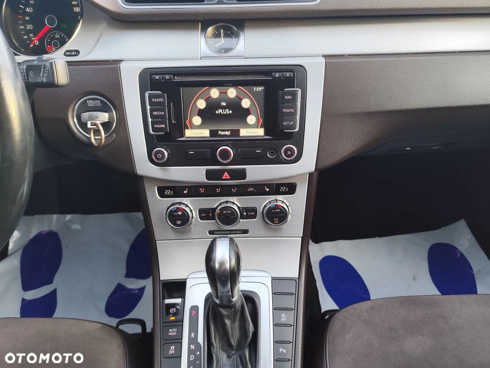 Volkswagen Passat - 17