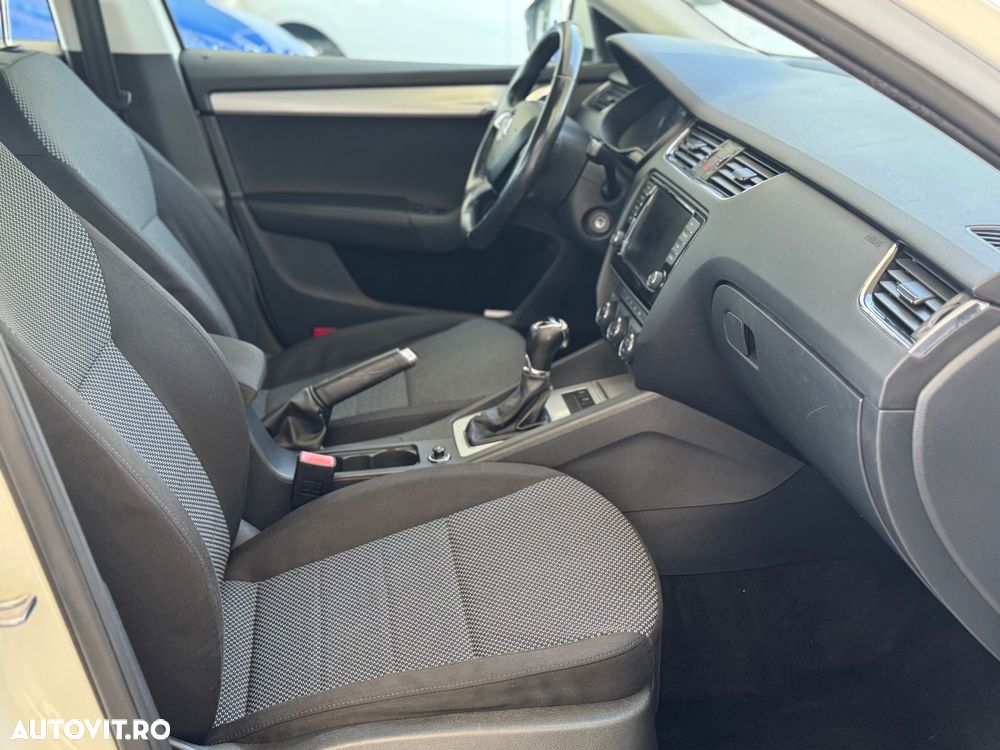 Skoda Octavia 2.0 TDI AMBITION DSG - 5