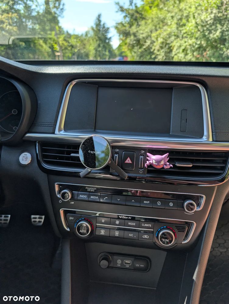 Kia Optima 2.0 L - 16