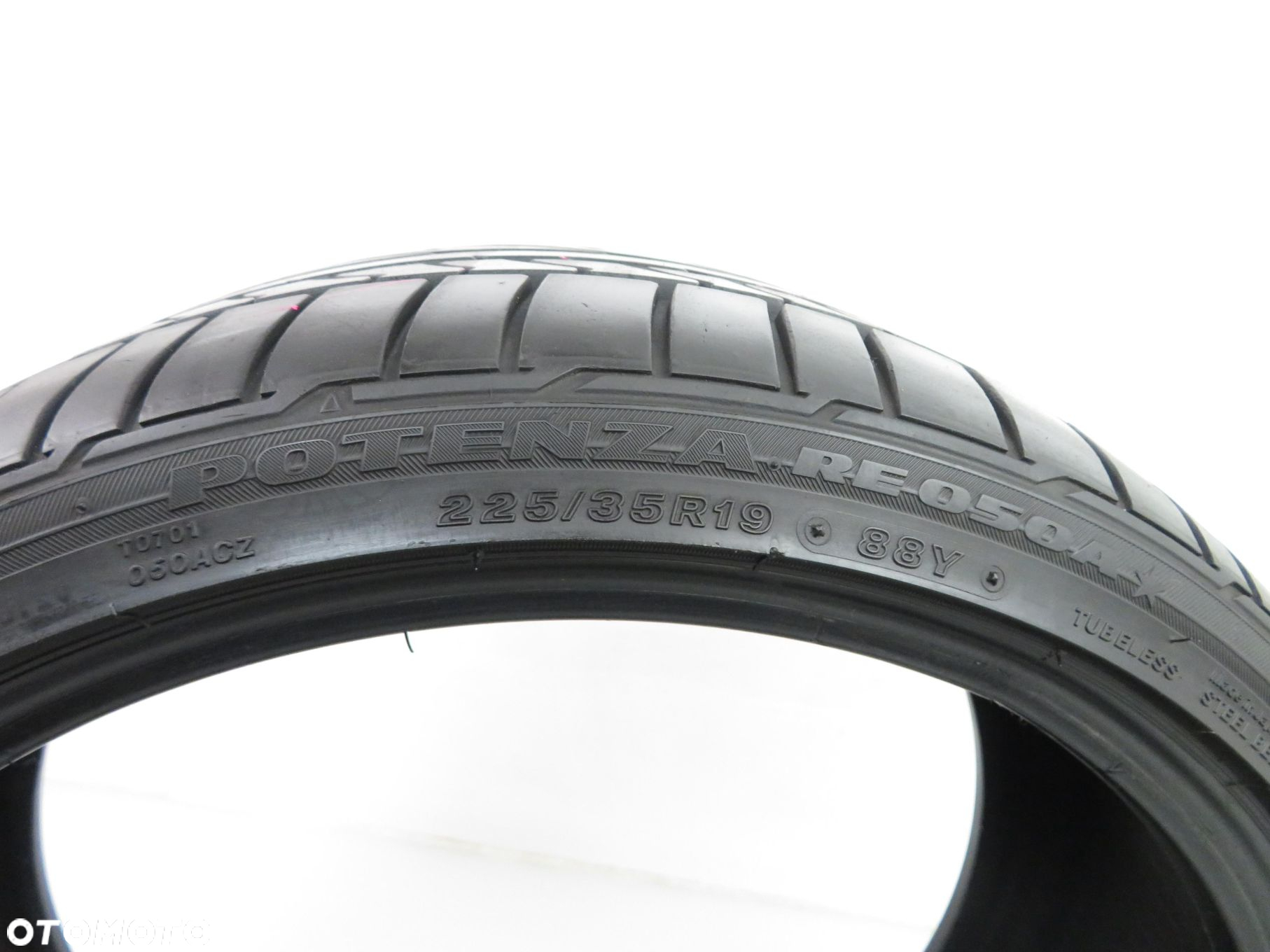 225/35R19 Bridgestone Potenza RE050A 88Y XL RFT - 11