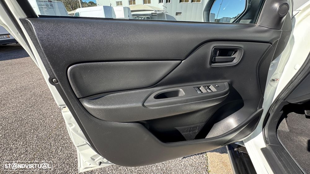 Mitsubishi L-200 Cabine dupla 4X2 - 29