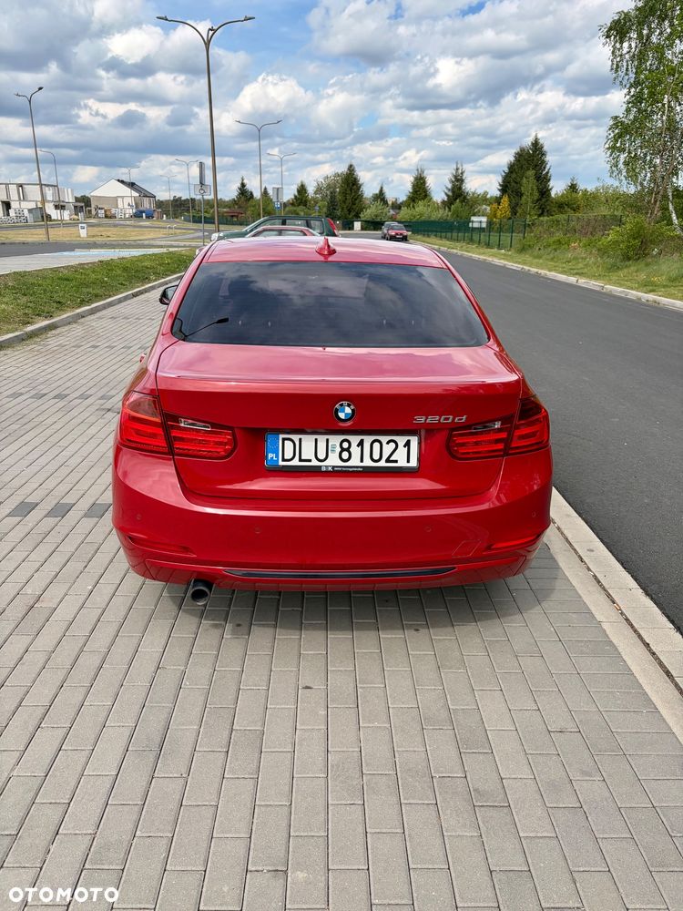BMW Seria 3 320d Sport Line - 2