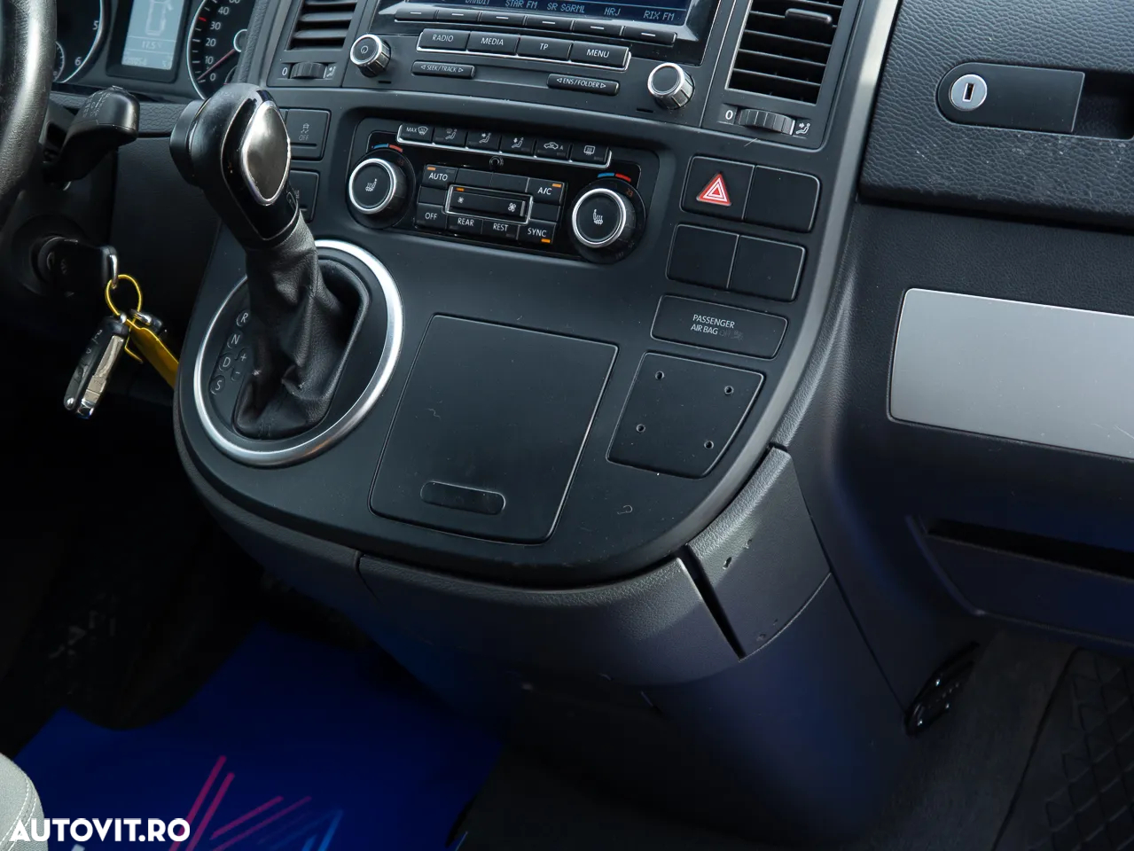 Volkswagen Multivan - 21